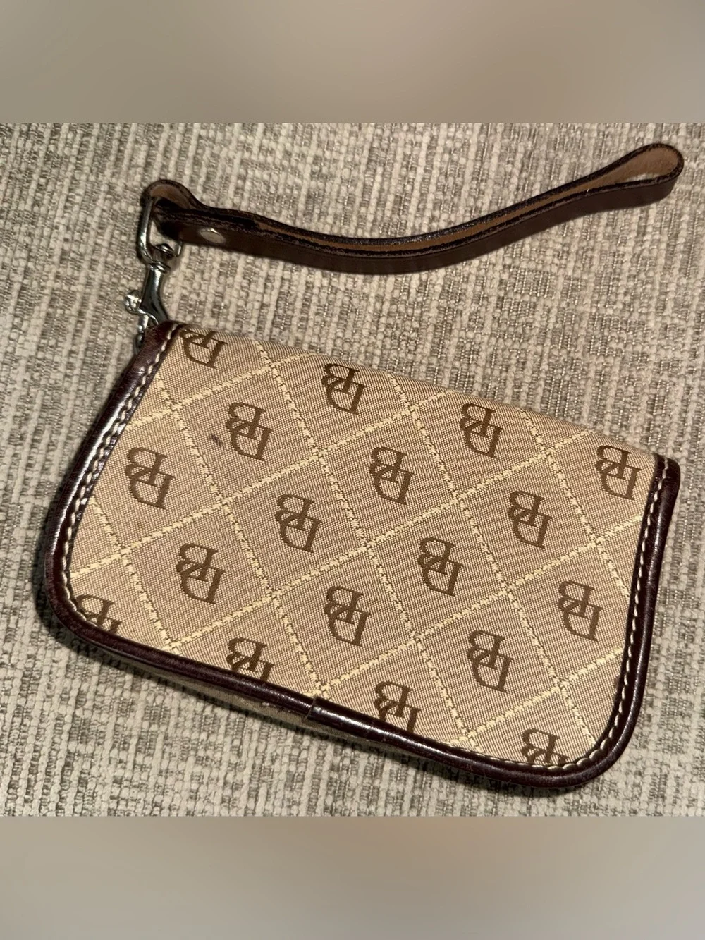 Dooney & Bourke Wristlet Brown Canvas Leather Signature Clutch Y2K Logo USA